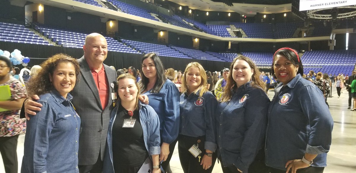CFISDEmmott's tweet photo. A great event at our #CFISDCareerFair! Meeting lots of educators ready to Make A Difference ❤ Our Eagles are ready to SOAR with YOU!🦅 #eaglepride #letyourlearningGLOW #weGLOWeagles #watchusGlow #CFISDspirit https://t.co/rPmik9fkwI