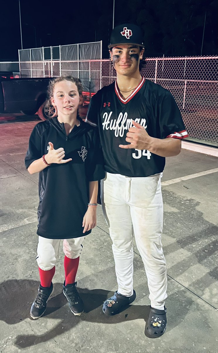 BatGirlBrooke1's tweet photo. Got back in the win column tonight! ❤️⚾️🖤 #WYS @ramiromeza24 @twizzle_34  @BryceNixon18 @JohnDolan_32 @tsamp05 https://t.co/rEqATE6oVQ