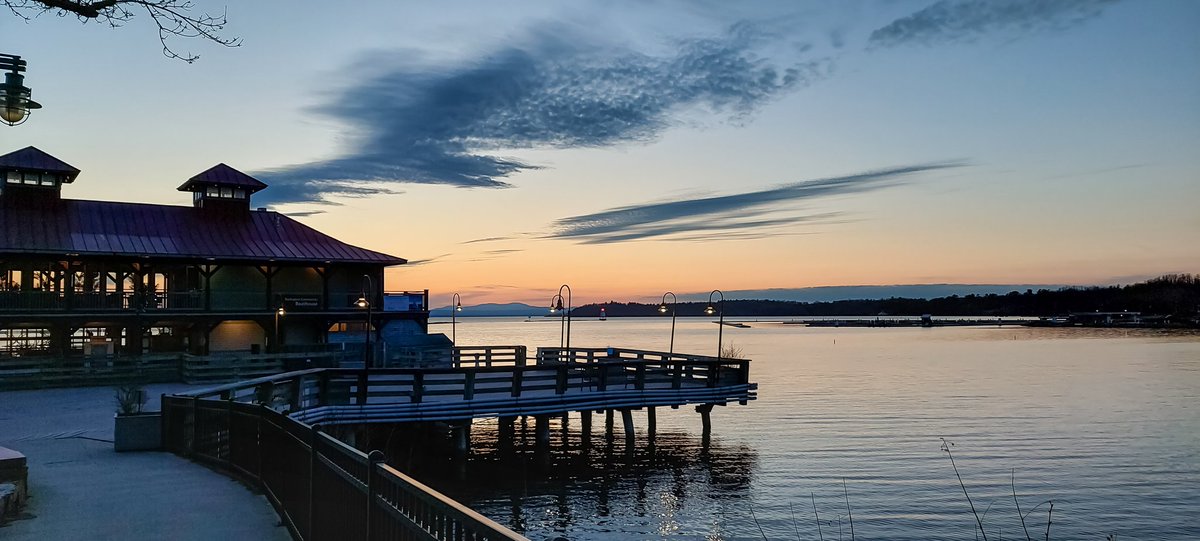 robertjcreative's tweet photo. Thanks to everyone who reached out today to wish me a happy birthday. My birthday present  today was this sunset over Lake Champlain. The full moon was also opposite in the sky looking magnificent. I'm feeling very blessed.

#thankful #thankyou #solarreturn #birthdayboy https://t.co/7FjLNPgLxg