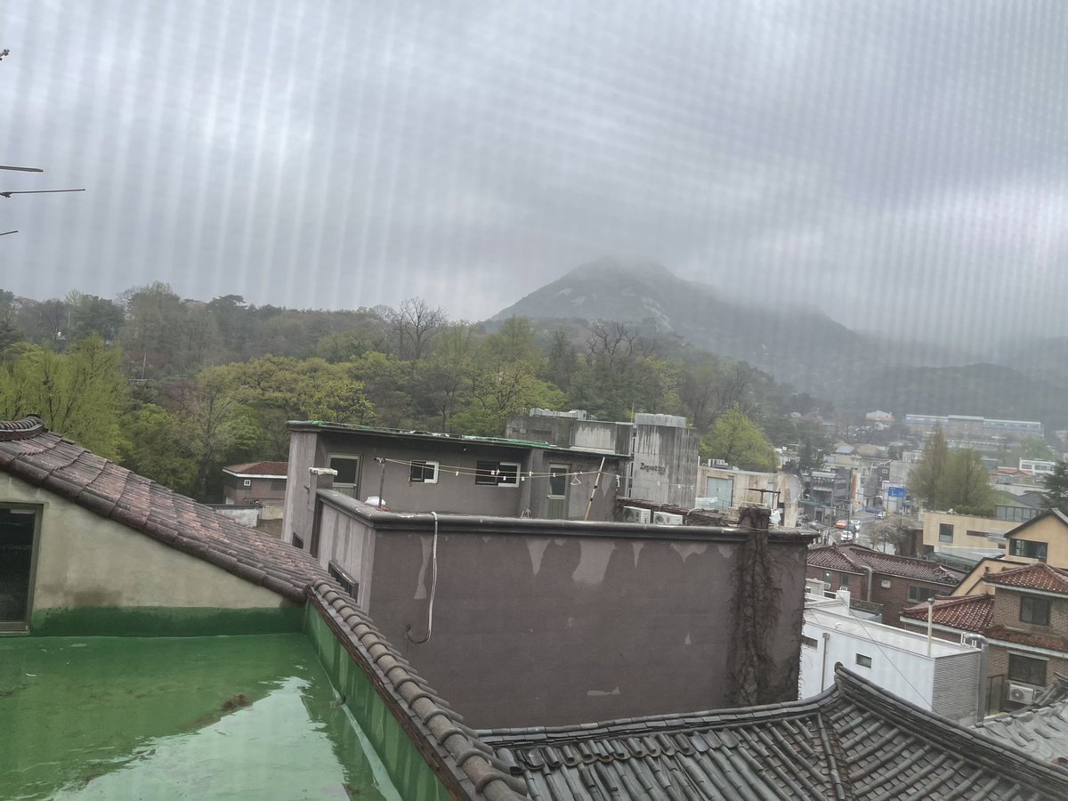 stvnshpd's tweet photo. a cozy rainy morning in #Seoul https://t.co/cUyZXTr8mg