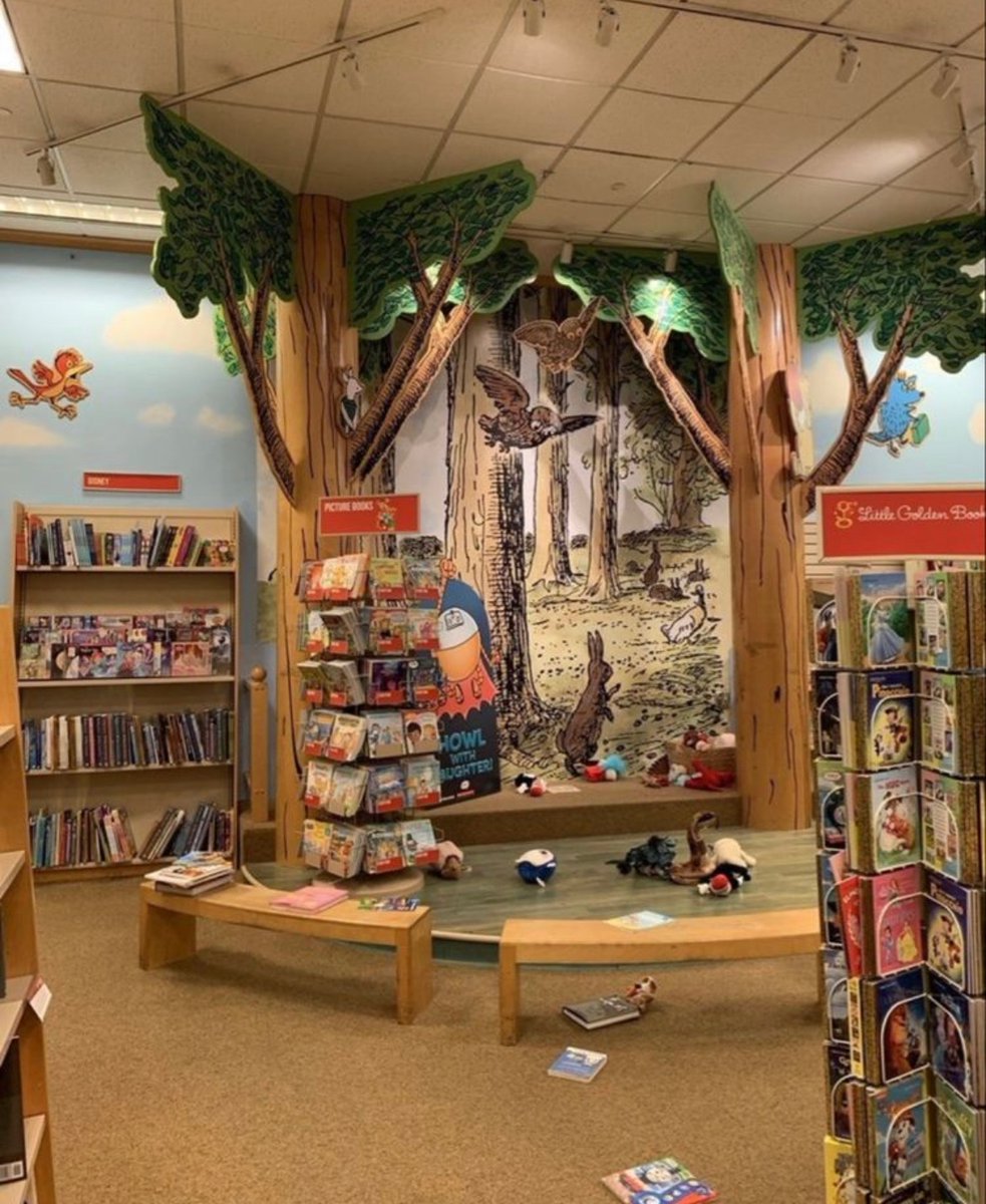 mxmtoon's tweet photo. the coolest place on earth https://t.co/cT3hvSaxdr