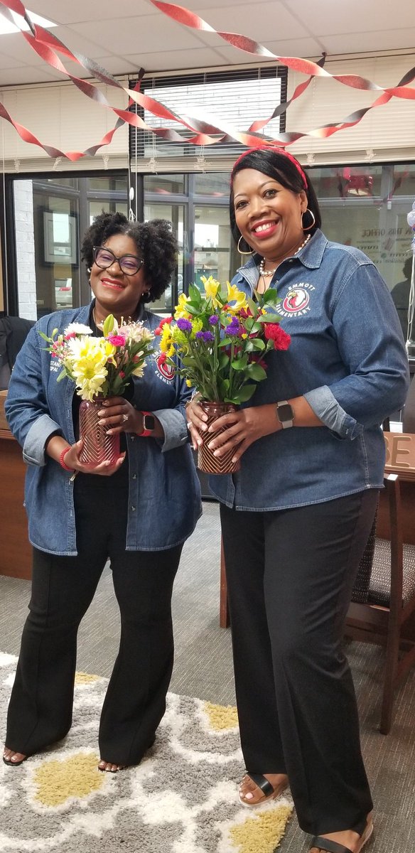 CFISDEmmott's tweet photo. Happy Assistant Principal's Week to @MrsRAustin &amp; @YRCharles32! These ladies #BringOuttheBest every day for our Eagles! Thank you for all that you do to serve our community of learners. They Can't Hide Their #eaglepride! #letyourlearningGLOW #weGLOWeagles #watchusGlow #grateful https://t.co/3kyBXpDRzw