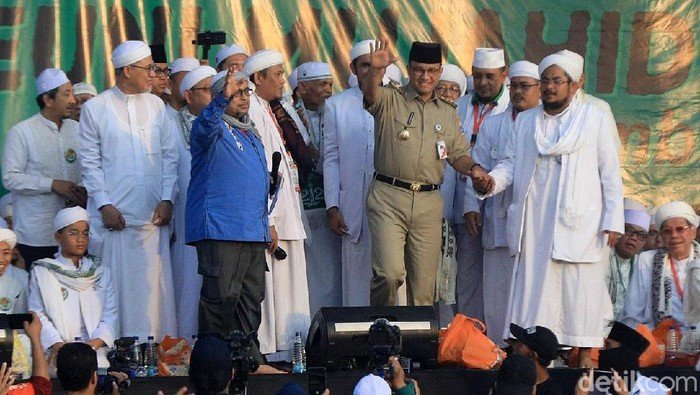 DoankWarto's tweet photo. Jangan hanya karena pernyataan Ganjar Pranowo tentang penolakan TIMNAS ISRAEL terus kalian berniat GOLPUT &amp; mengalihkan pilihan dlm pilpres 2024.

Jangan terpancing dng  akal busuk &amp; tipu muslihat mereka.

Kalian akan menyesal seumur hidup jika memilih capres pro ORMAS2 RADIKAL. https://t.co/buBXSAey3Q