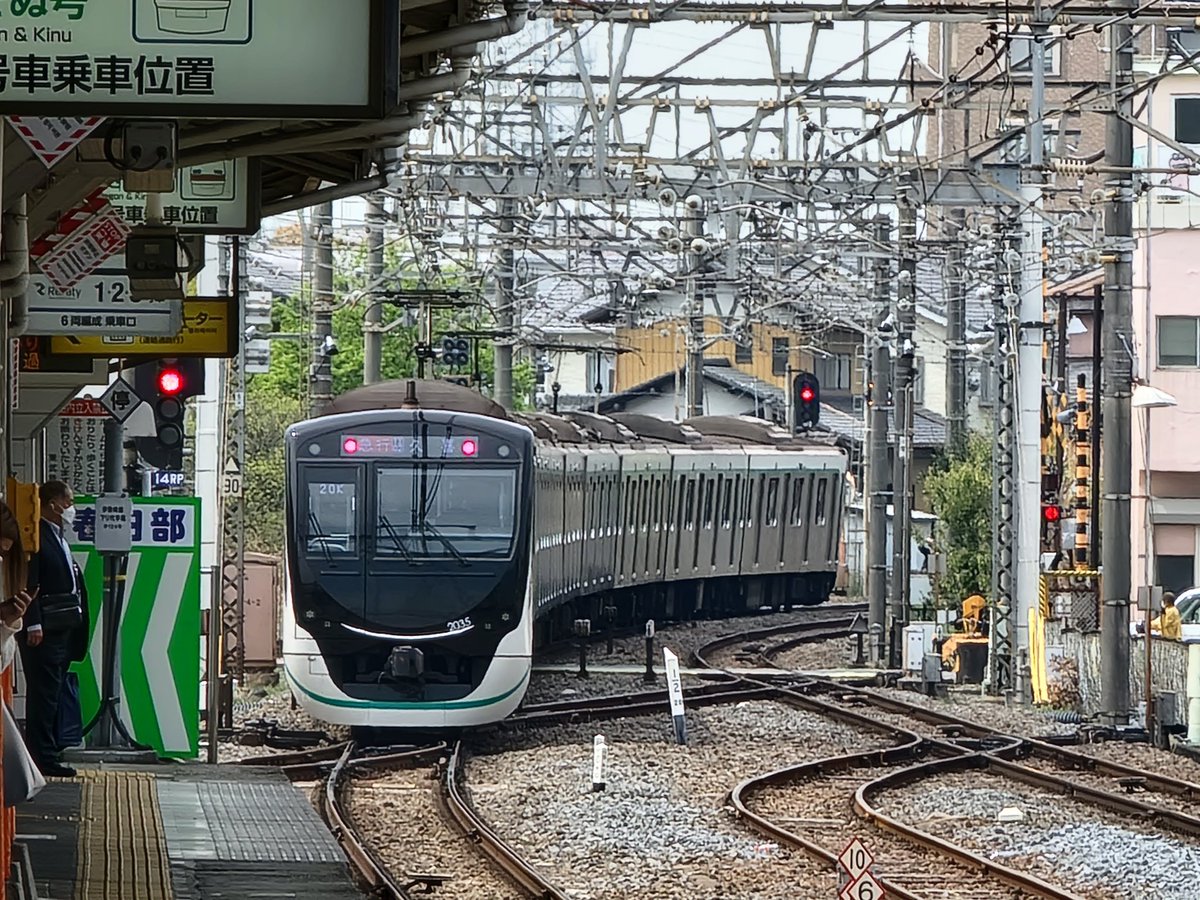 Nakonobanninn's tweet photo. なんでここで停止信号www
(1020K #2135F 春日部にて)
#東武鉄道 #東武スカイツリーライン https://t.co/0y8pLU12DS
