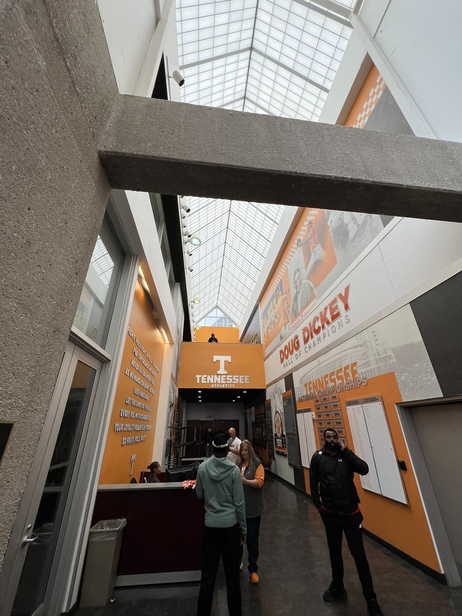 Cwilliams4_'s tweet photo. I had a great time at @Vol_Football , I appreciate @Charlie_High_ for the hospitality!!! https://t.co/T2yhv0H8zD