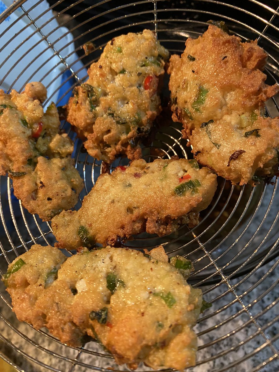 ardnyd's tweet photo. was : “kynya gue cm bakal masakin laki gue nugget aja deh. gue gbs masak &amp; takut kuku rusak. gue jg gbs motong2, ngupas2 dll.” 

now : *rela kuku yg baru pasang 2 minggu boncel kena pisau demi suami ngerasain masakan gue &amp; kenyang🥹🙃* https://t.co/NRl5YVzfQ8