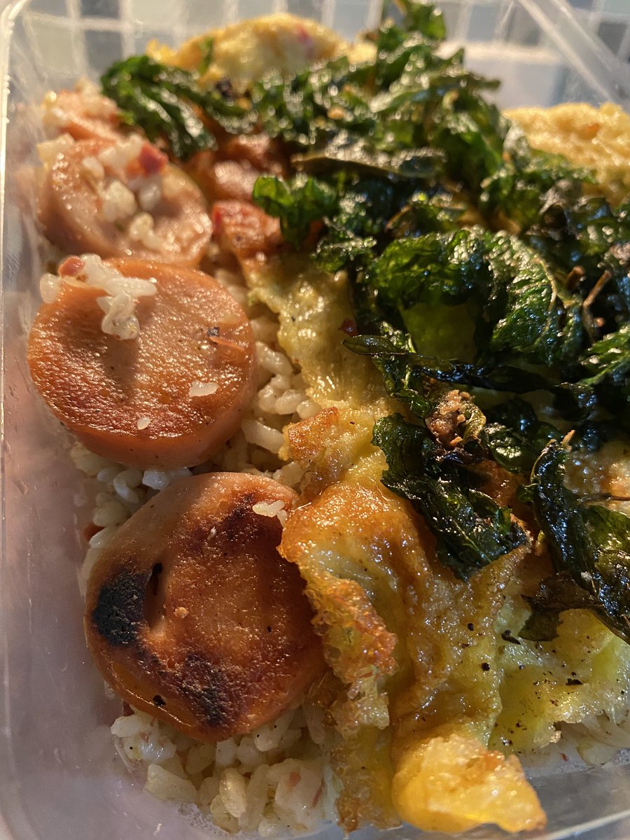 ardnyd's tweet photo. was : “kynya gue cm bakal masakin laki gue nugget aja deh. gue gbs masak &amp; takut kuku rusak. gue jg gbs motong2, ngupas2 dll.” 

now : *rela kuku yg baru pasang 2 minggu boncel kena pisau demi suami ngerasain masakan gue &amp; kenyang🥹🙃* https://t.co/NRl5YVzfQ8