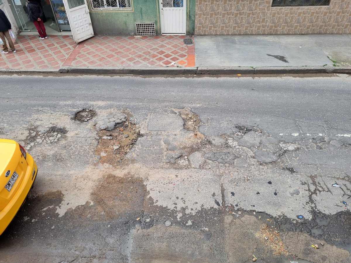 JorgeELaraB's tweet photo. @UMVbogota @Bogota @IDIGER @SectorMovilidad @idubogota @AlcaldiaSuba11 y aqui nada!!!! https://t.co/yzWVi9dmjX