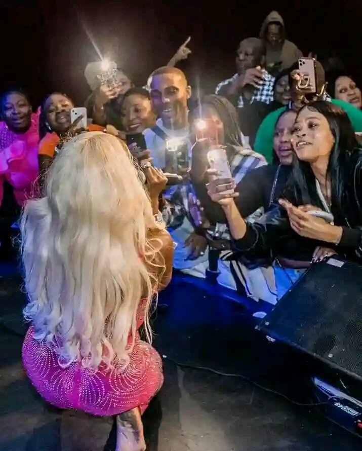 UkBlog3's tweet image. She kill the show