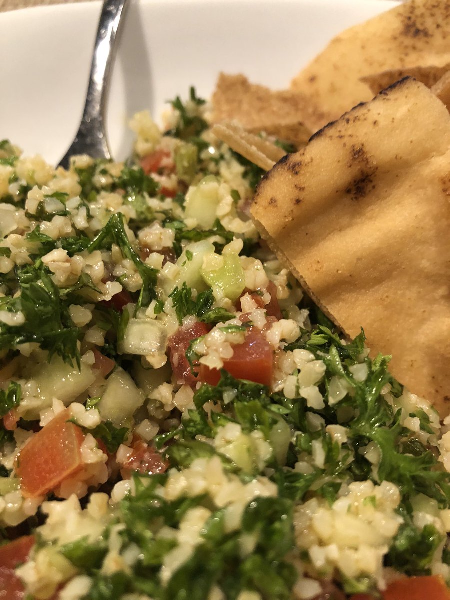 sibarita100's tweet photo. Las recetas y los recetarios son entes vivos, perfeccionables y sobre todo cambiantes . Hoy hice una receta maravillosa de tabule. Yo creía que ya la tenía dominada, pero no. Llegó esta receta a decirme cosas nuevas que me encantaron. Cocinar es nunca dejar de aprender #tabule https://t.co/lfH7T0RAOU