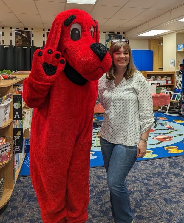 Speegleville's tweet image. Happy National School Librarian’s Day to the BEST one around!  We love you, Mrs. Guy, and are thankful for all that you do!  #TeamSPE #SpeeglevilleStrong #MidwayISD
