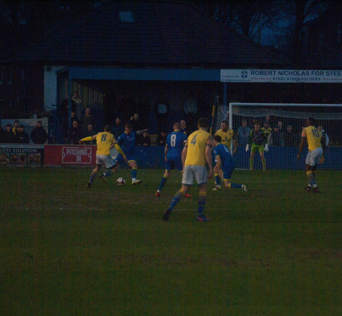 CalsSportsPhoto's tweet photo. From todays game @radcliffeboro  vs @theyellows 📸

View all selected shots via the link below https://t.co/wDKQzDCryC https://t.co/h2PF8c2SmD