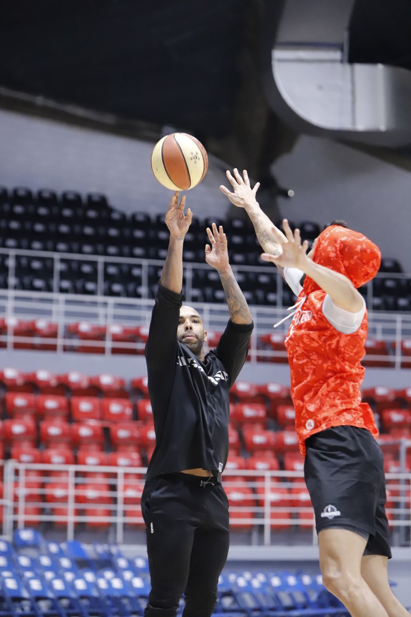 gladiadoresbbc's tweet photo. Mentalizados en nuestro próximo objetivo 🛡️⚔️

📆Miércoles 5 de abril
🆚 @CangrejerosBBC 
⌚7:00 PM

¡Te esperamos en el Gimnasio Luis Ramos!🏟️⚫

📸 @samiraponteve

#ArmaduraAnzoatiguense #Gladiadores
#baloncesto #Deportes #Anzoátegui #Venezuela #Basketball https://t.co/ILUwkrrLJd