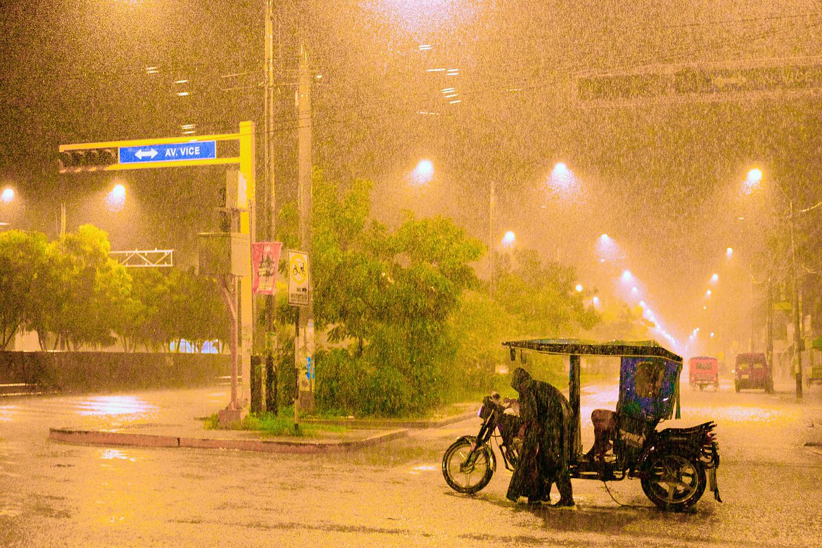 sainteamelie's tweet photo. piura pero dirigida por wong kar wai https://t.co/G27jfvkkJe
