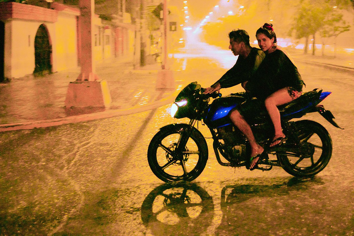 sainteamelie's tweet photo. piura pero dirigida por wong kar wai https://t.co/G27jfvkkJe