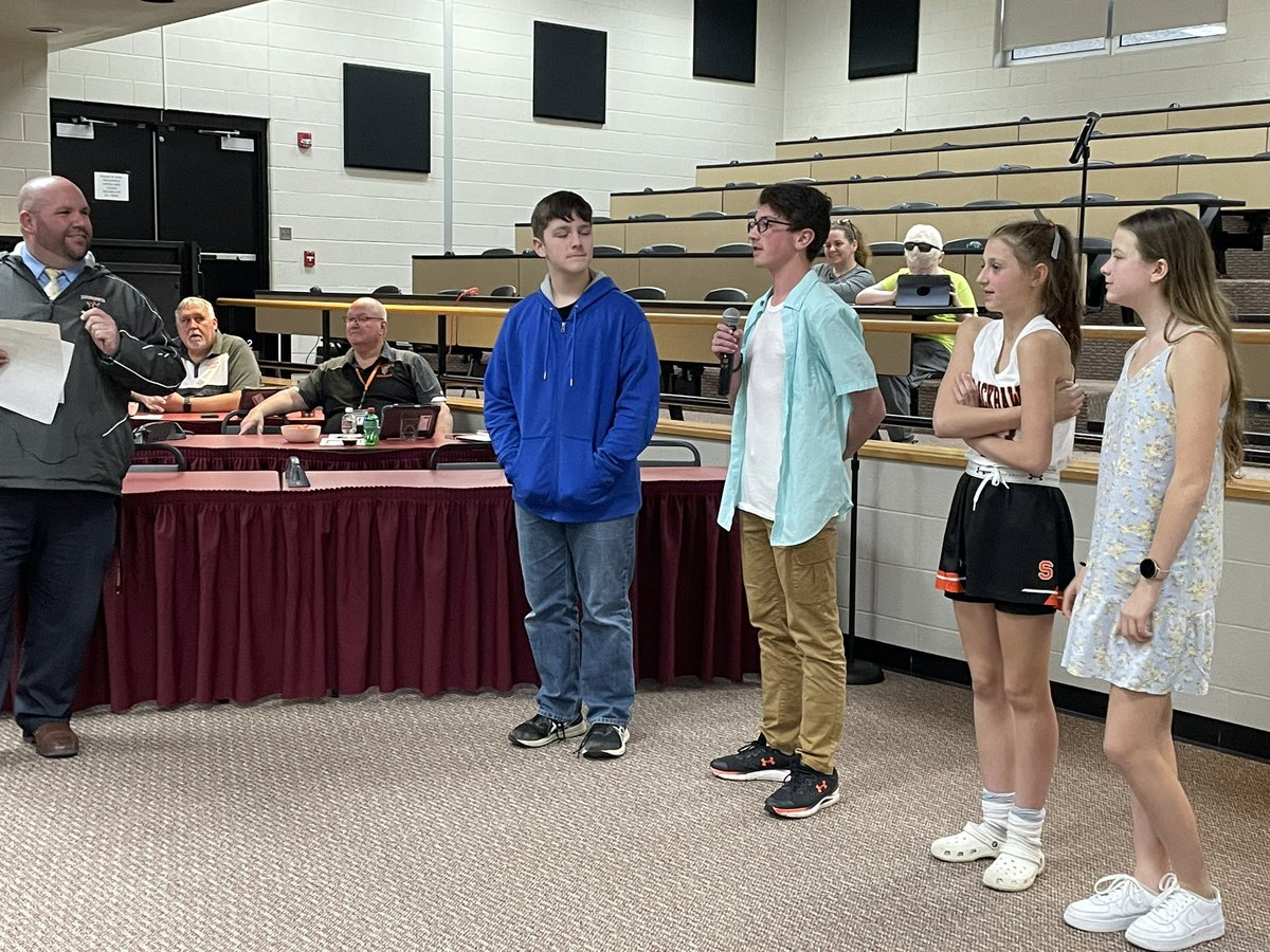 ChristineMatash's tweet photo. Students presenting at the School Board Caucus meeting on building computers for eSports and Science Fair Projects. #BlackhawkPride #FutureForwardEducation #SHSEdTech https://t.co/T954zGqOQc