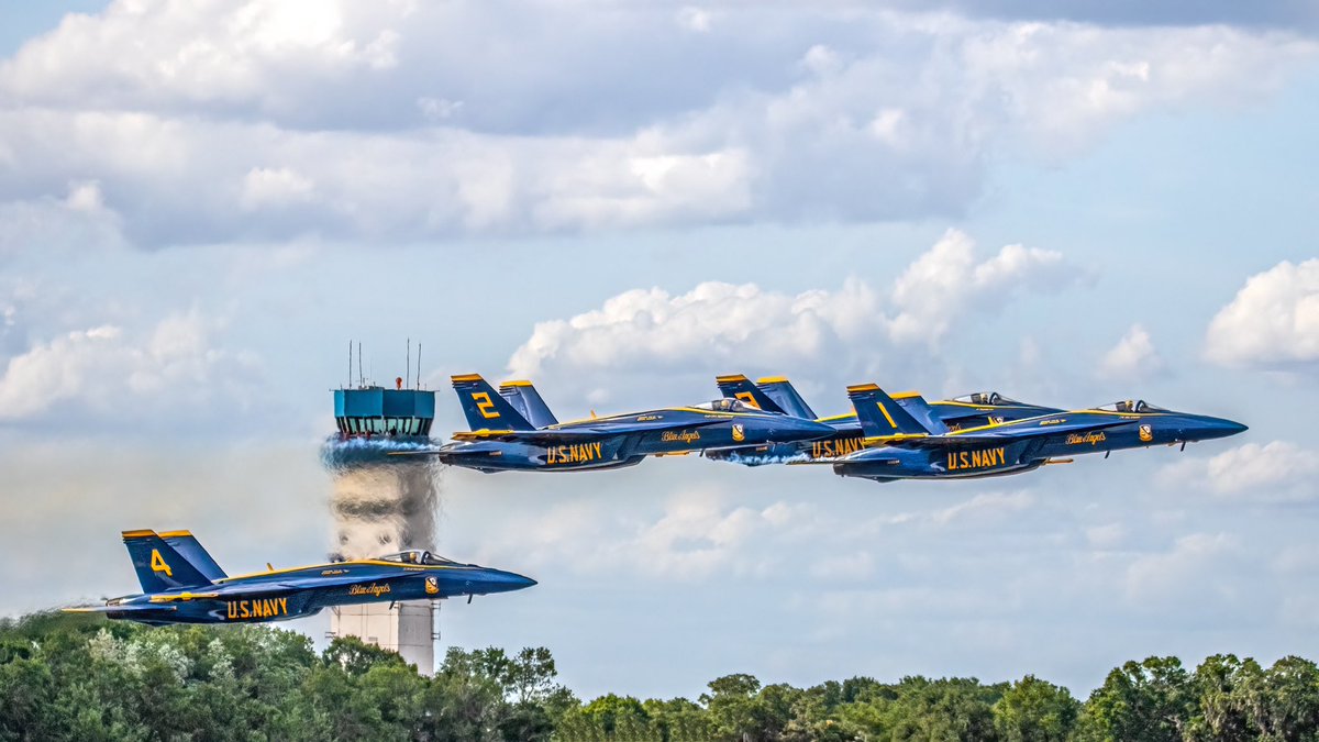 What a great air show, #snf23 was incredible!
@CanonUSA @BlueAngels @USNavy @USMC #vmfat501 #f18 #f35