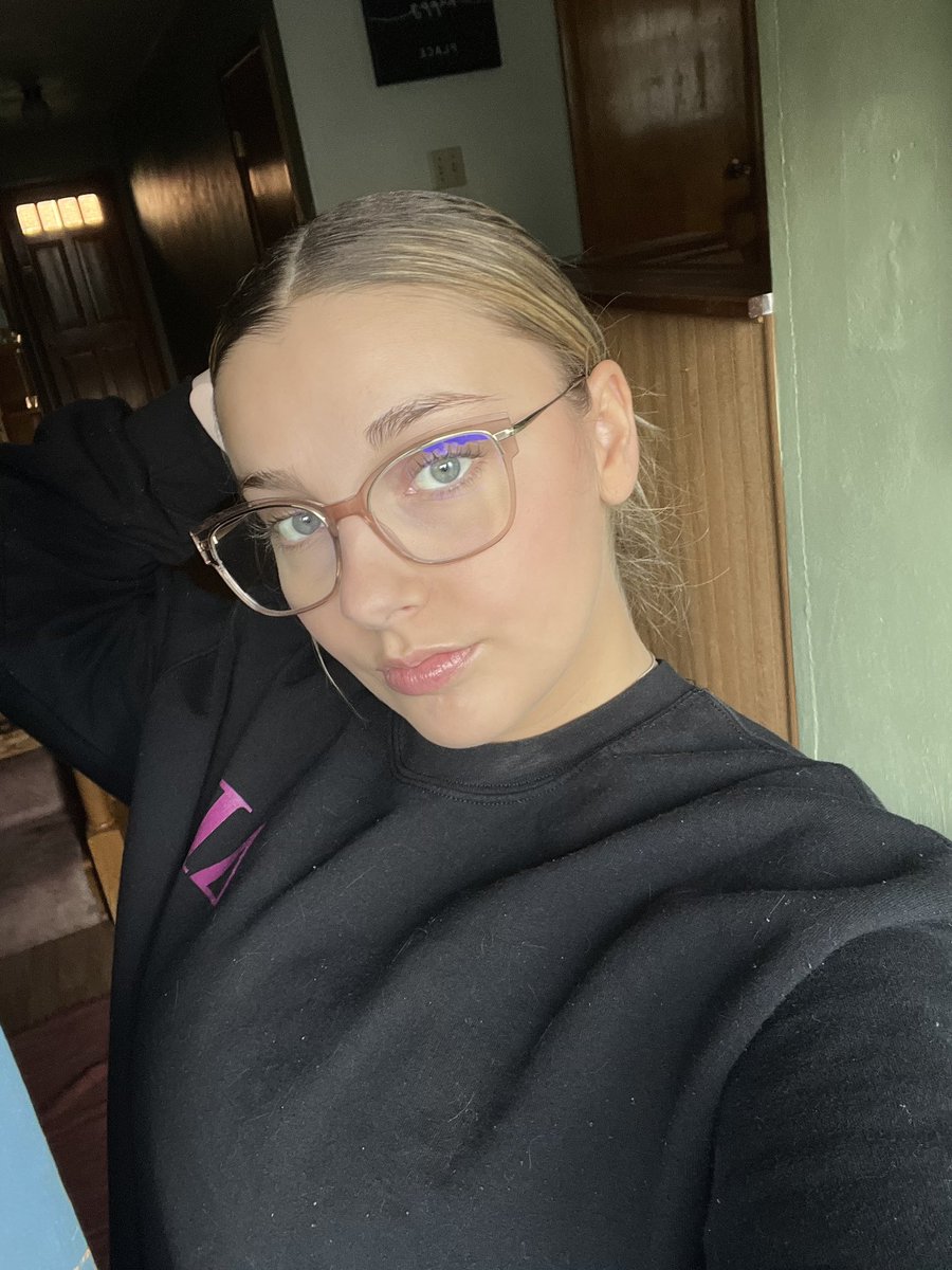 goddessdreamyx's tweet photo. AHHH! I reached 300 followers! ✨✨✨ I wanna celebrate this milestone with a rt game! Who’s brave enough? 🤑 
$3/$3/$3 

findom paypig cashcow expose drain walletsub whalesub rtgame cuck beta content worship feet toes soles spit finsub femdom domme sph mommy https://t.co/Ib8an7obo5