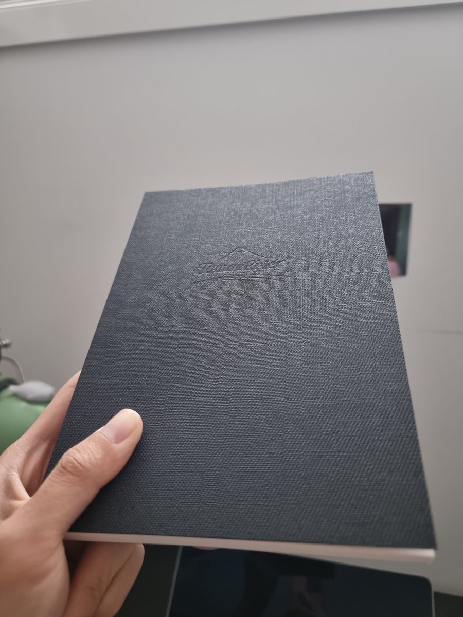 heyitsevo's tweet photo. @amandaarchive i was there too! got myself a tomoe river notebook there. was it the german (i think) storeperson? https://t.co/VFCc7c2OHJ