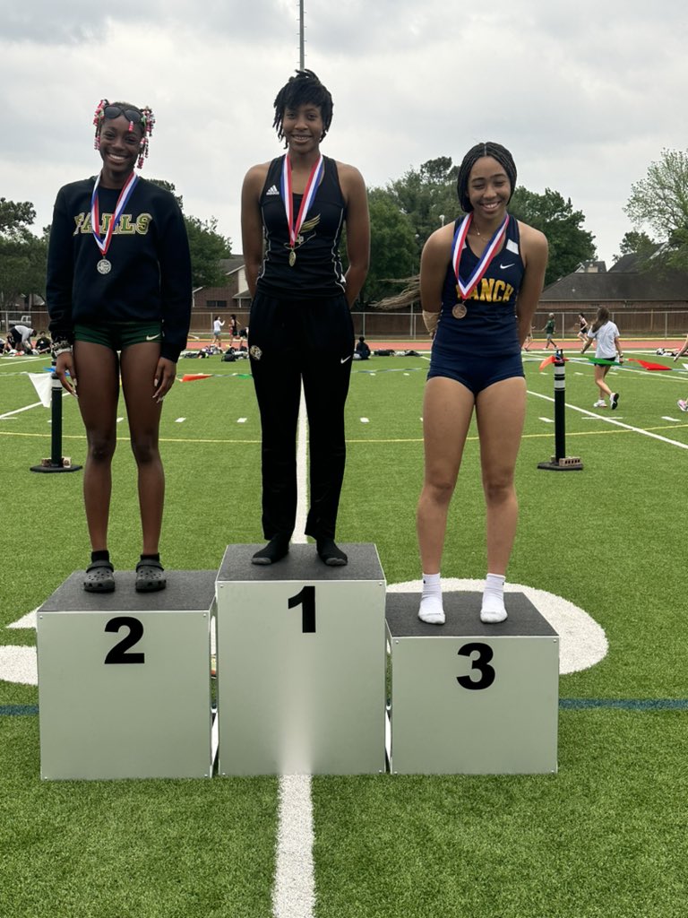 CyParkGirlsXCT1's tweet photo. Congrats to Freshman Deliyah El Amin our 16-6A JV Girls Triple Jump CHAMPION!!!!!🥇Place #RiseUp🐯 @CyParkAthletics https://t.co/GoU39ldYnq