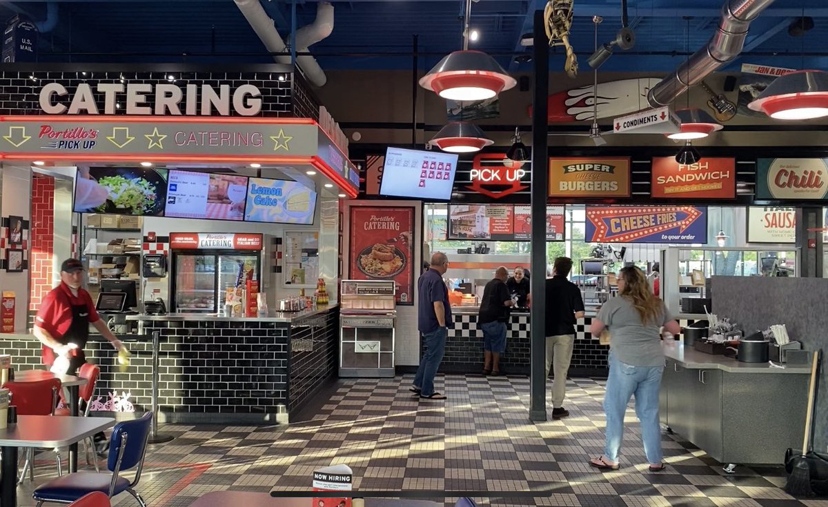 aalvareztv's tweet photo. I’m a #Midwest girl so you know I LOVE some Portillos. 

 @portilloshotdog https://t.co/Vs0V2yLlUM
