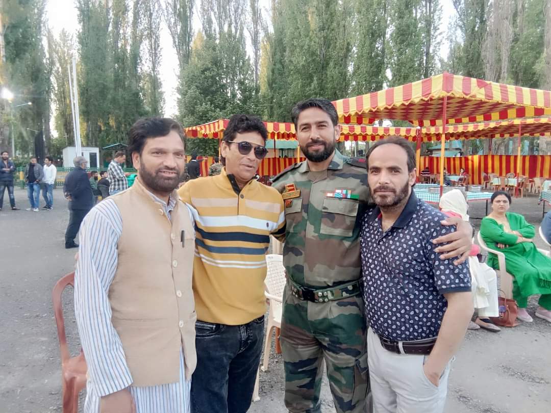 Saifullah24434's tweet photo. its very unfortunate for the nation that they left col Adity Dhiya is no more . 😭

“A good friend can never truly be lost. Their energy lives on in the hearts and minds of those who loved them..... 😭 https://t.co/8OD0zpvFZt