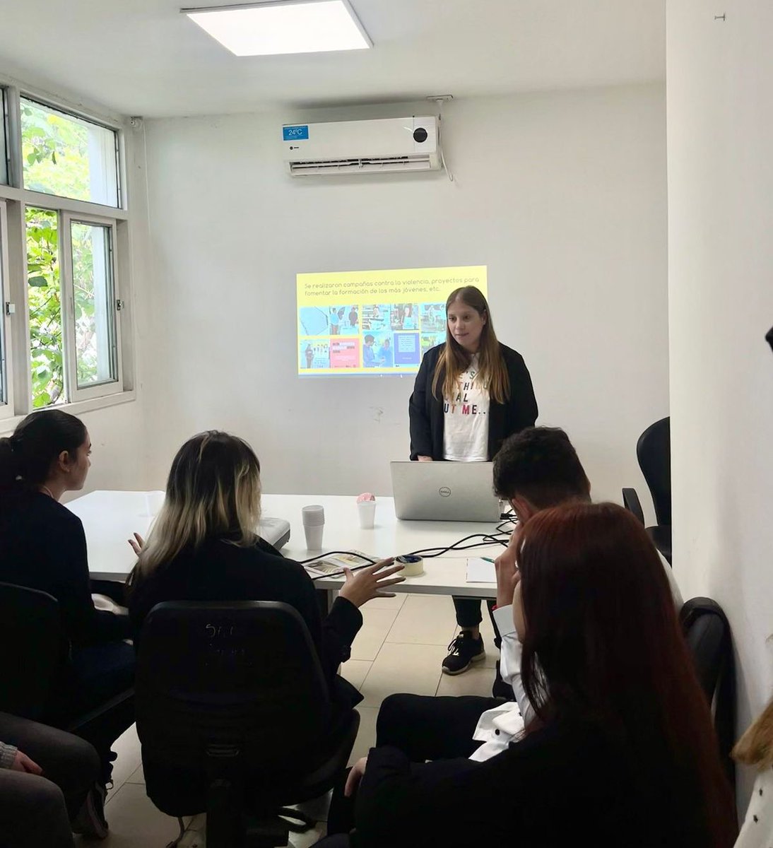 natusemmartin's tweet photo. Hoy, 10 estudiantes iniciaron sus ACAP en la sede comunal. Les conte todo lo que hacemos en la comuna, los diferentes sectores de trabajo que hay y cual es el rol que cumple cada uno.

Esto les permite conocer distintos ámbitos en los que pueden desarrollar su proyecto de vida. https://t.co/iQl4twyzhl