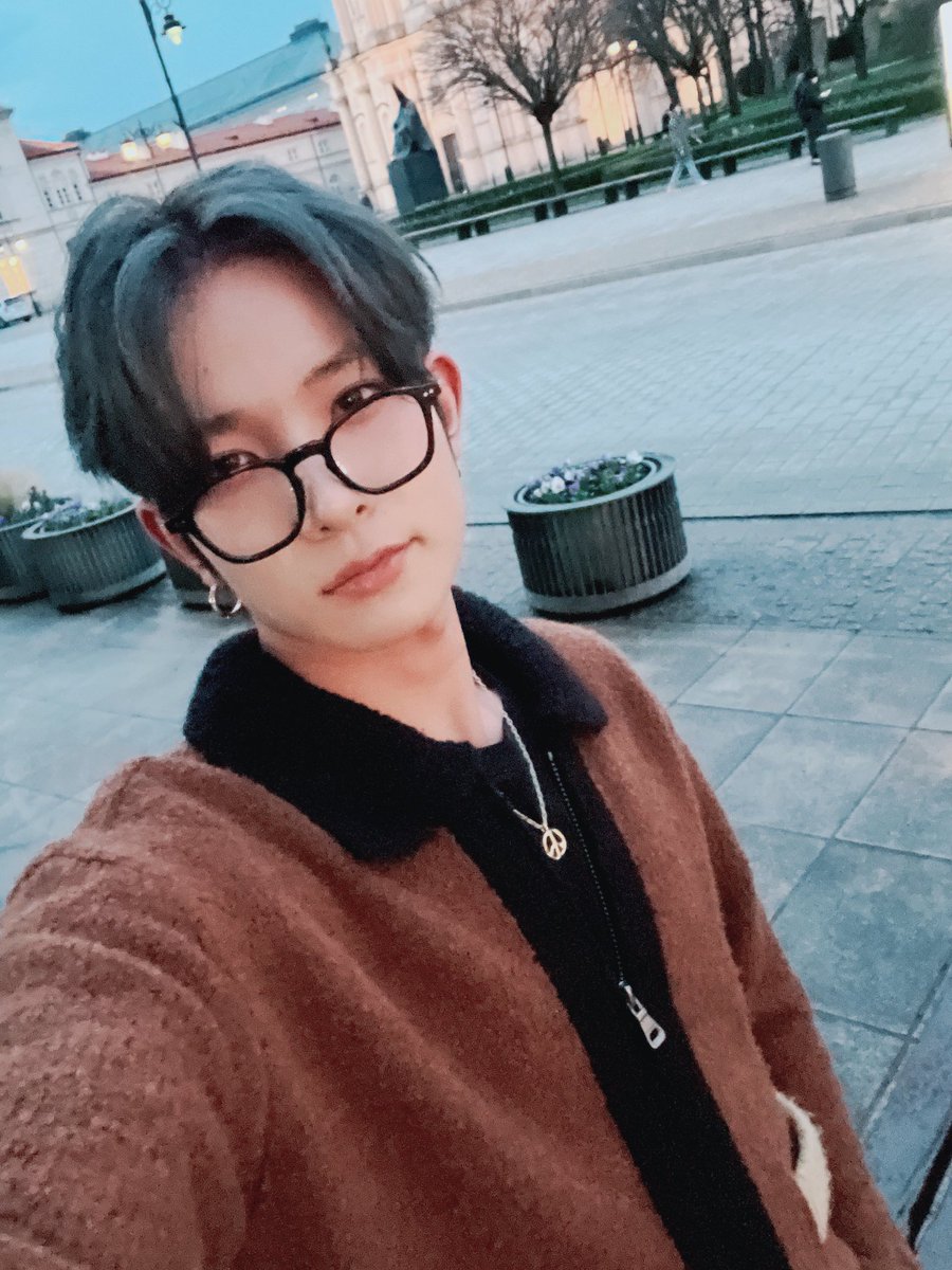 JHuhYunjin's tweet photo. heeseung jogja https://t.co/0q9Xcb1Yor