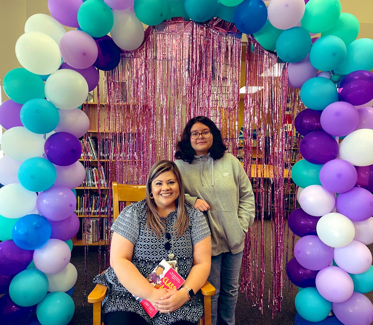 elizondoreading's tweet photo. It’s the best day when you get to be a celebrity guest reader at your niece’s school! @nisdelemelar @NISDMurnin @NISDLib Thank you Murnin Elementary! https://t.co/Y7mGsB7Nad