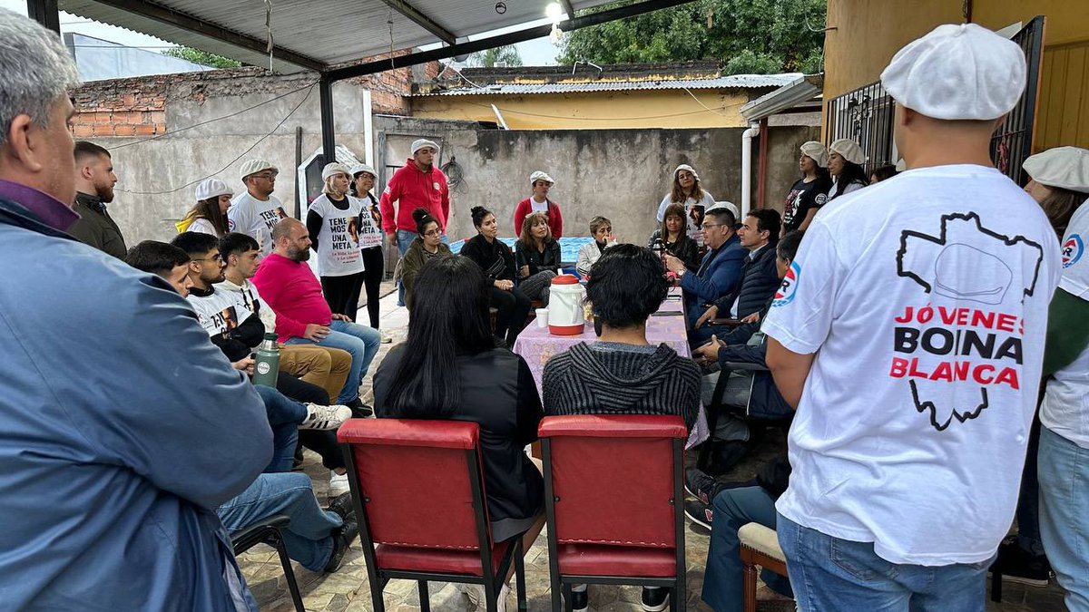 ArielGarciaUCR's tweet photo. 📍Ahora, en #SanPablo, estuvimos junto a @RSanchezOk y #FabricioSuarez conversando con los vecinos y vecinas que están convencidos de que este #14DeMayo vamos a transformar la provincia 

#JuntosSomosMejores
#RobertoSanchezGobernador https://t.co/g9kOKyI8et