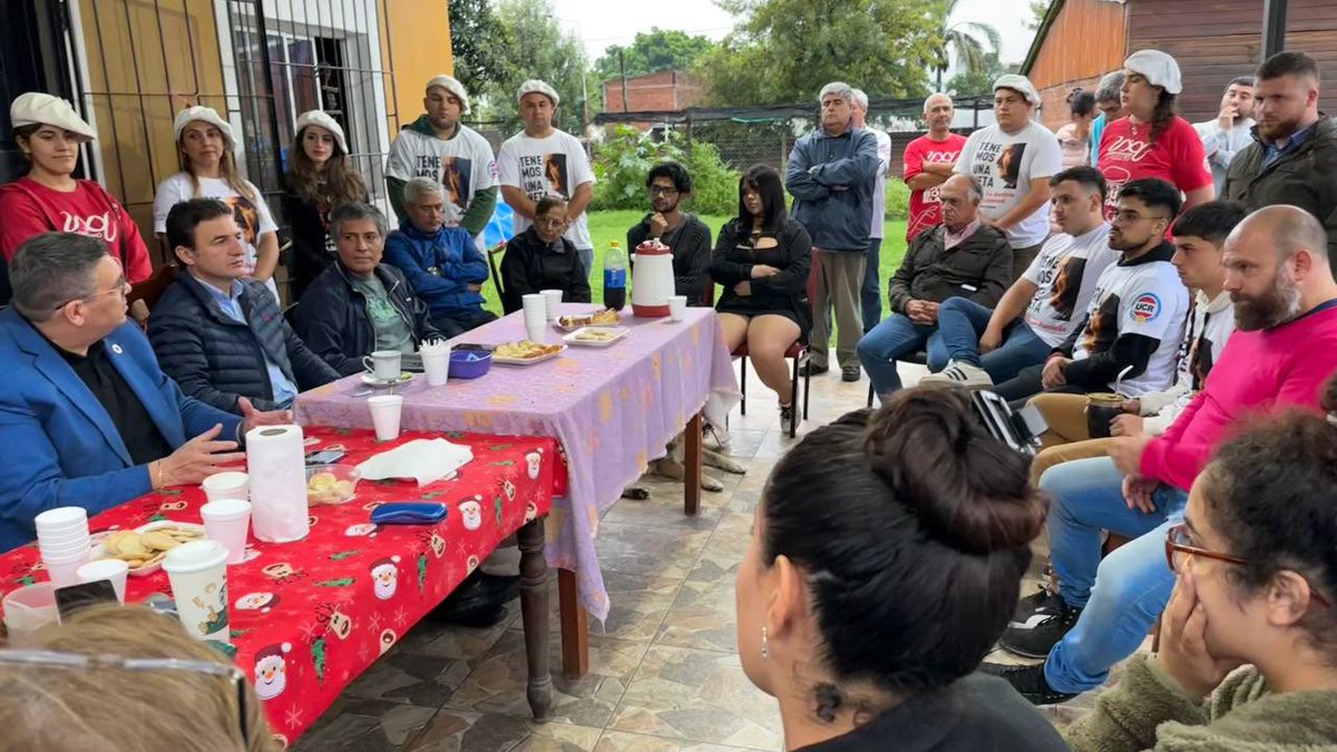 ArielGarciaUCR's tweet photo. 📍Ahora, en #SanPablo, estuvimos junto a @RSanchezOk y #FabricioSuarez conversando con los vecinos y vecinas que están convencidos de que este #14DeMayo vamos a transformar la provincia 

#JuntosSomosMejores
#RobertoSanchezGobernador https://t.co/g9kOKyI8et