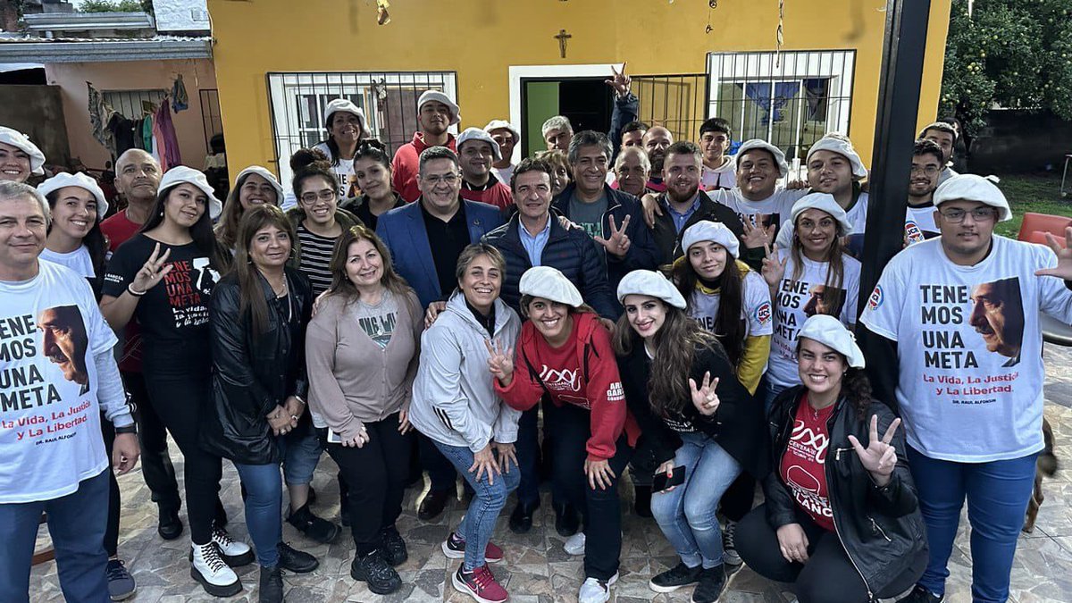 ArielGarciaUCR's tweet photo. 📍Ahora, en #SanPablo, estuvimos junto a @RSanchezOk y #FabricioSuarez conversando con los vecinos y vecinas que están convencidos de que este #14DeMayo vamos a transformar la provincia 

#JuntosSomosMejores
#RobertoSanchezGobernador https://t.co/g9kOKyI8et