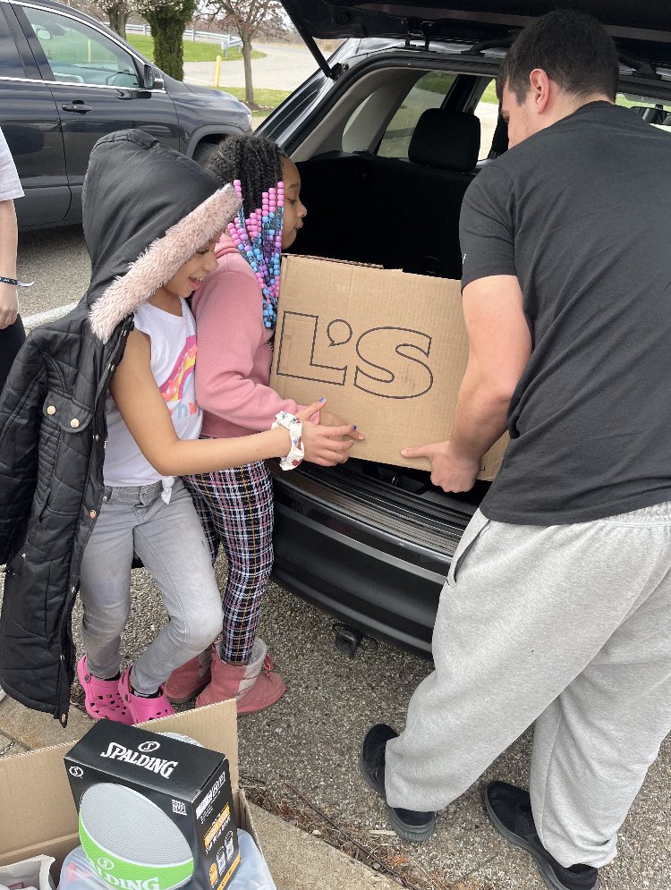 MHS Leo Club tweet media