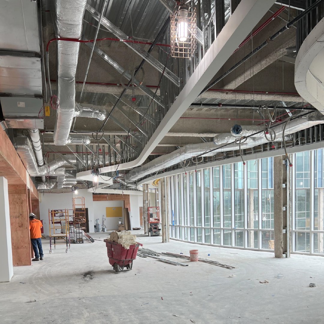 JacobsenBuilds's tweet photo. Sneak peek of the progress at @primarychildren Lehi Campus. It’s exciting to have the project's exterior about 85% complete and substantial completion on the horizon, with the hospital set to open in March 2024.

#JacobsenBuilds #BuiltForLife #JacobsenPartners #WeBuildUtah https://t.co/4uq4iSGVoj