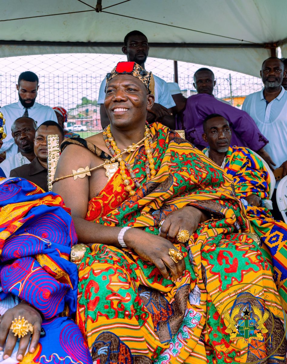 KevinEkowTaylor's tweet photo. Ghana is a funny country. The president’s bodyguard SUDDENLY becomes a Chief then from no where he SUDDENLY becomes rich then SUDDENLY builds a hospital then SUDDENLY he builds a soccer turf for the president to commission  and it’s news yayyyyyyyyyy 😂😂😂😂😂😂 https://t.co/vVEG6V8cgF