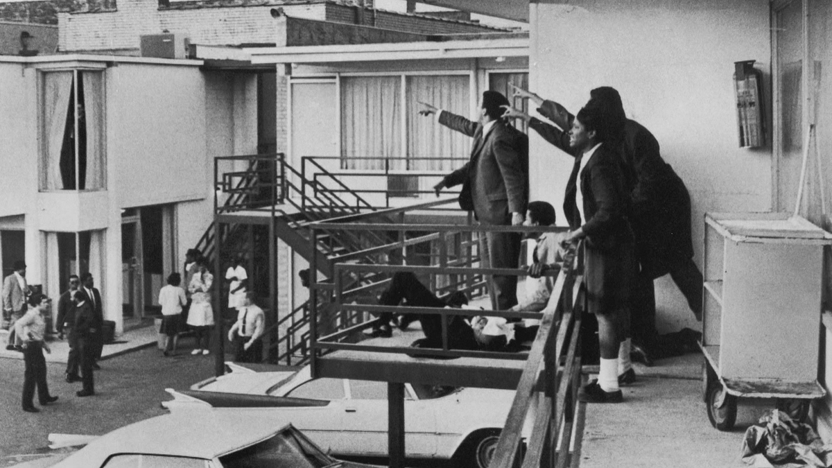 #MLK #OTD #CivilRights #MLK55 April 4, 1968, 55 years ago, Martin Luther King, Jr., was assassinated in Memphis, Tennessee. The great American was just 39. He left behind his beloved wife Coretta Scott King and children Yolanda, Martin Luther King, III, Dexter and Bernice.