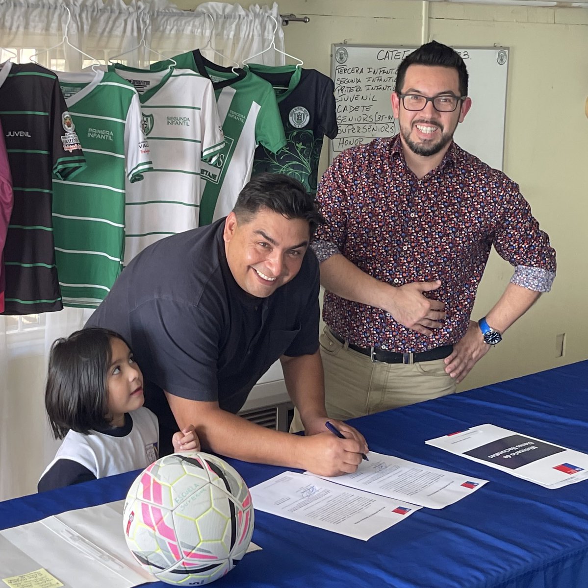 CDESuperior's tweet photo. Agradecemos a @LosRiosBBNN y seremi @JorgePachecoRo7 x la concesión otorgada que permitirá a nuestro club contar con una sede donde podremos seguir desarrollando el deporte y actividad física en la comunidad #valdiviaCL abierta para tod@s quieran participar de nuestro proyecto!💚 https://t.co/nCb0rsU2sd
