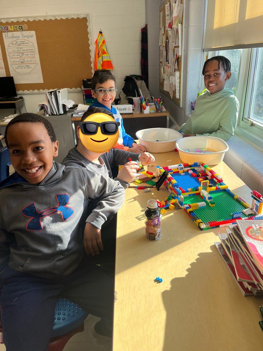 MsSavoie1's tweet photo. Soft entry is one of my favourite parts of the day! I love that my students get to start the day with some choice. Can’t wait to keep adding to this! @SomersetPS 😊 also thank you @SomDrPS_Council for the STEM activities!! https://t.co/KJMO4Noi5y