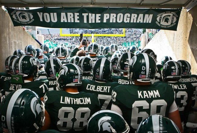 ClemonsDemari's tweet photo. To God be the glory,After a great conversation  with @CoachSalgado I'm thankful to receive  an offer from Michigan St!! @MSU_Football @Coach_mtucker @HarlonBarnett @BrianDohn247 @RivalsFriedman @MohrRecruiting @MSUFBRecruiting #GoGreen..WEGOTACTION https://t.co/Enf7UKALjh