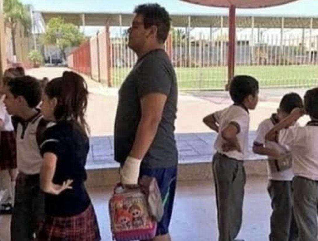 paginalixo1's tweet photo. Eu na fila do cinema pra ver barbie https://t.co/TRXFxkBo8I