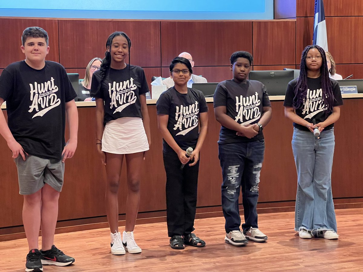 HuntMiddle's tweet photo. Our Hunt AVID students did a great job reciting the Pledge of Allegiance at tonight’s FISD board meeting. #HMSproud https://t.co/m7zRggTOok