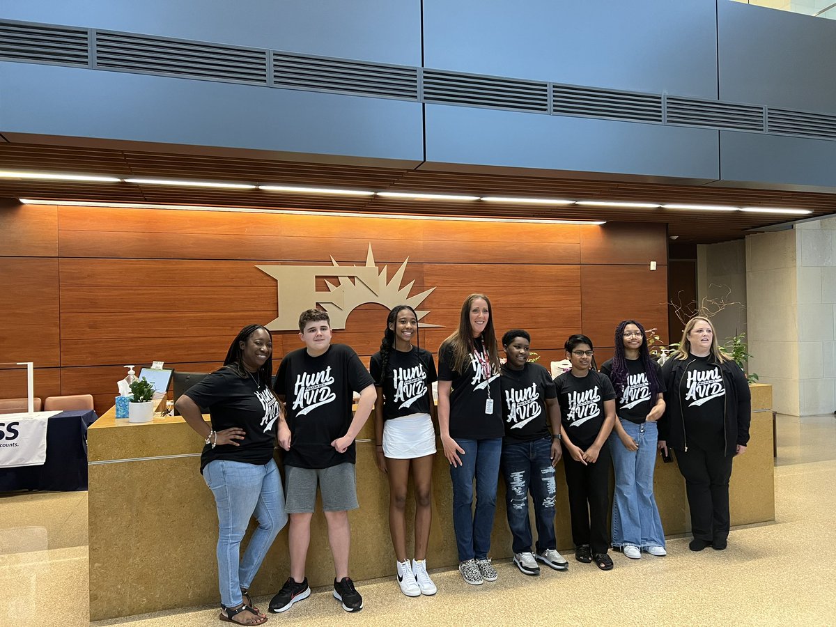 HuntMiddle's tweet photo. Our Hunt AVID students did a great job reciting the Pledge of Allegiance at tonight’s FISD board meeting. #HMSproud https://t.co/m7zRggTOok
