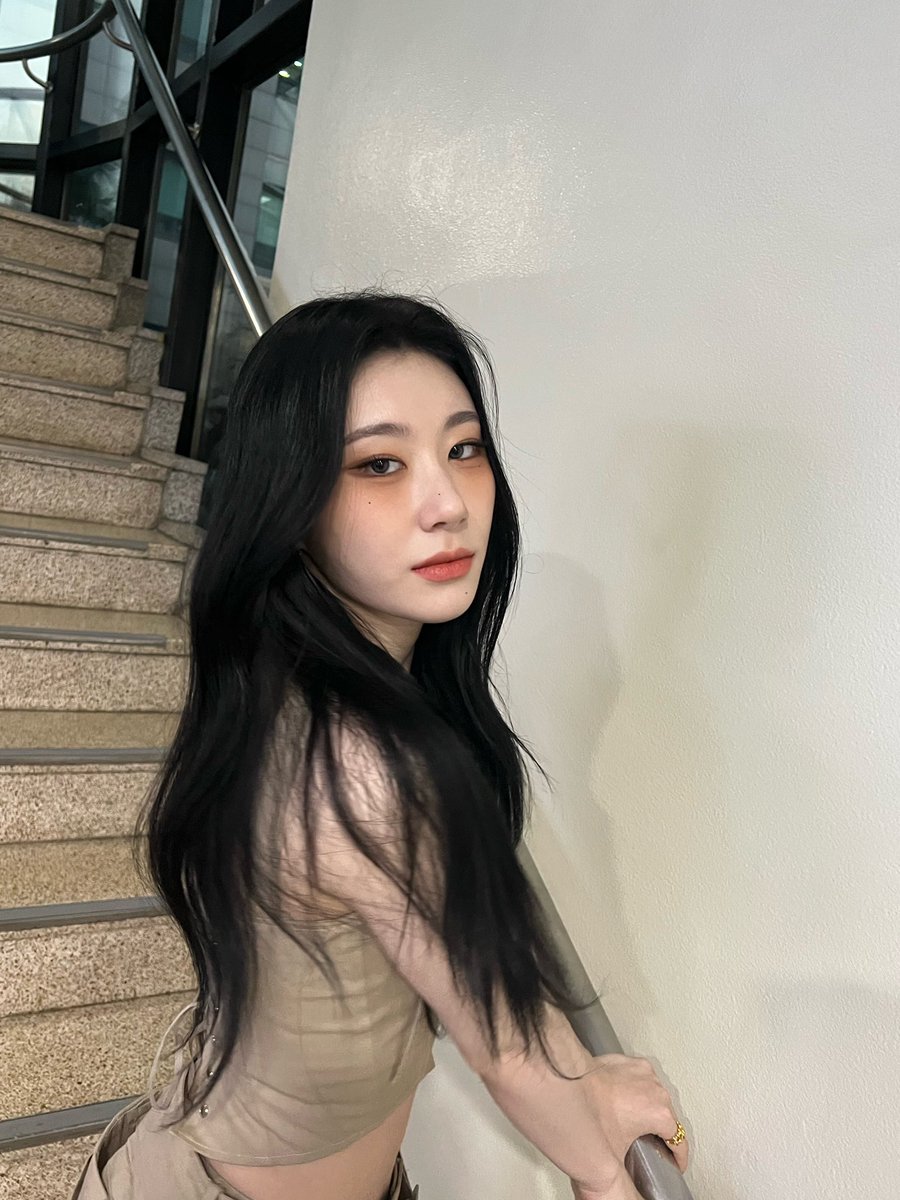 💭 on Twitter "what’s the ultimate chaeryeong face card video or picture?"