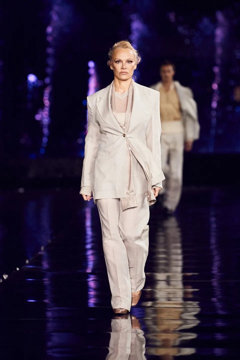 CROM_MAGAZINE's tweet photo. BOSS @HUGOBOSS 
Fashion Show/ Primavera – Verano 2023
📍 MIAMI 🌴 
https://t.co/0ieVlHNtik https://t.co/9UG4qkR37z