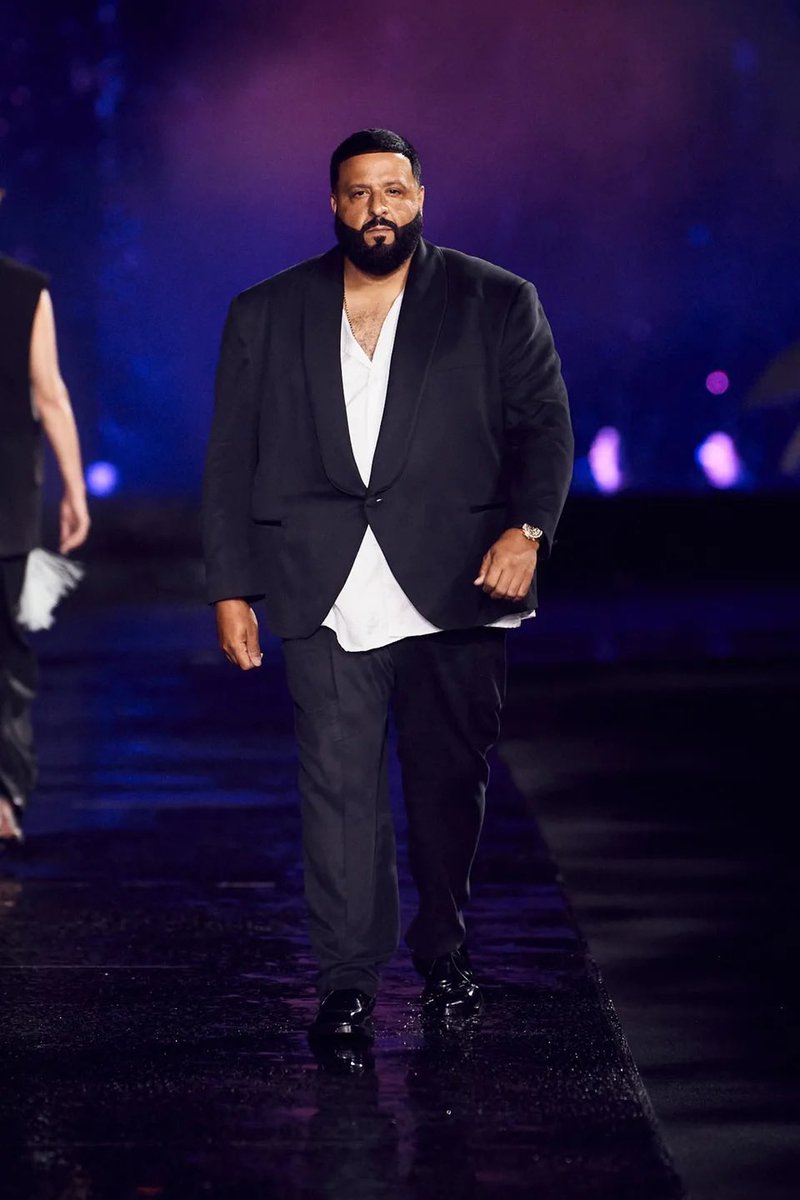 CROM_MAGAZINE's tweet photo. BOSS @HUGOBOSS 
Fashion Show/ Primavera – Verano 2023
📍 MIAMI 🌴 
https://t.co/0ieVlHNtik https://t.co/9UG4qkR37z
