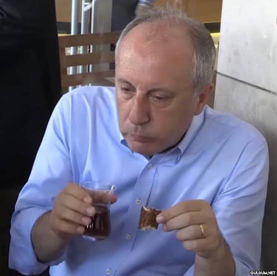 tgcmrl's tweet photo. kendime 5 kişilik menemen yaptıktan sonra evde hiç ekmek olmadığını farkettim…… https://t.co/pYIlhh3w60