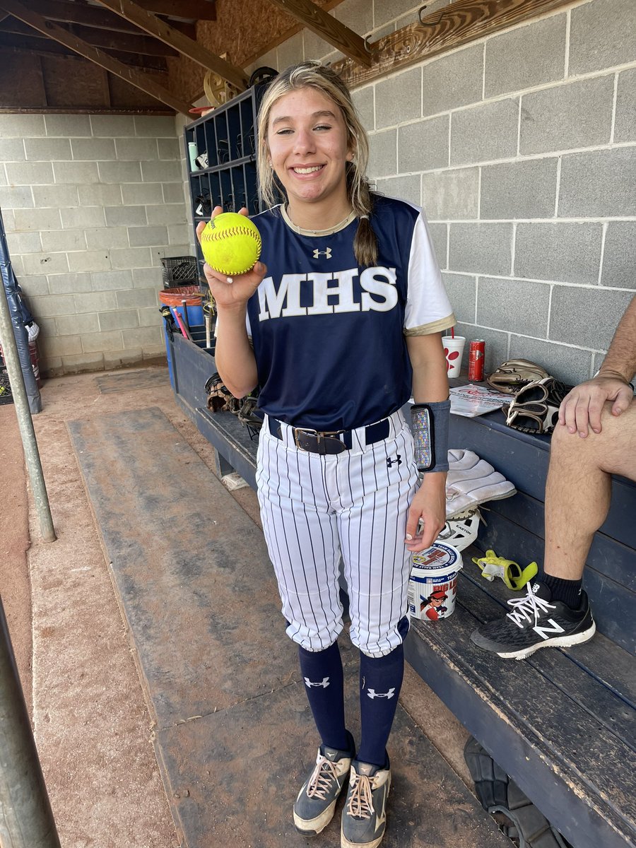 Area game dub! Blue devils win in 5 over St.Clair 12-2!!
Freshman Zoey Terry with a 1st inning dinger!