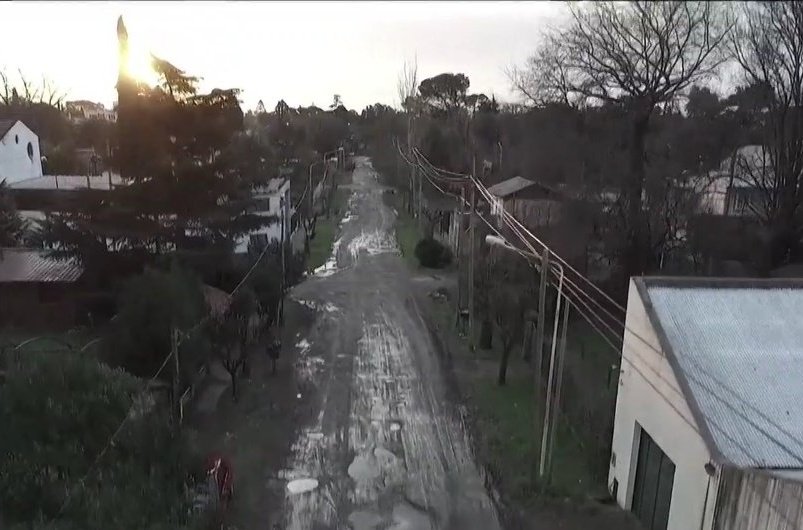 Iguacel23's tweet image. En La Matanza, al igual que muchos municipios donde gobierna el peronismo, muchas calles figuran asfaltadas hace años pero siguen siendo de barro.

Y NO falta ni plata, ni aslfato; sobran chorros