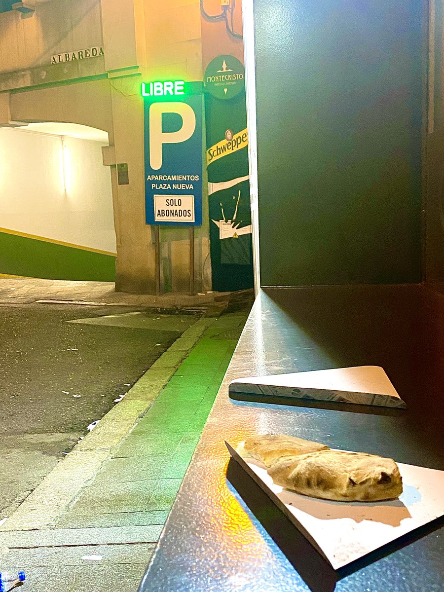 antonioferrus's tweet photo. Luz verde para ser guarro, libre para ser guarro. Padres y madres, insistid en la educación a mi me insistían en… eso a la papelera. Paciencia @LipasamSevilla Más sanciones al guarro @Ayto_Sevilla @LocalSev @LaPasion7TV #SSanta23 #SSanta7tv https://t.co/ZuF37axjCB