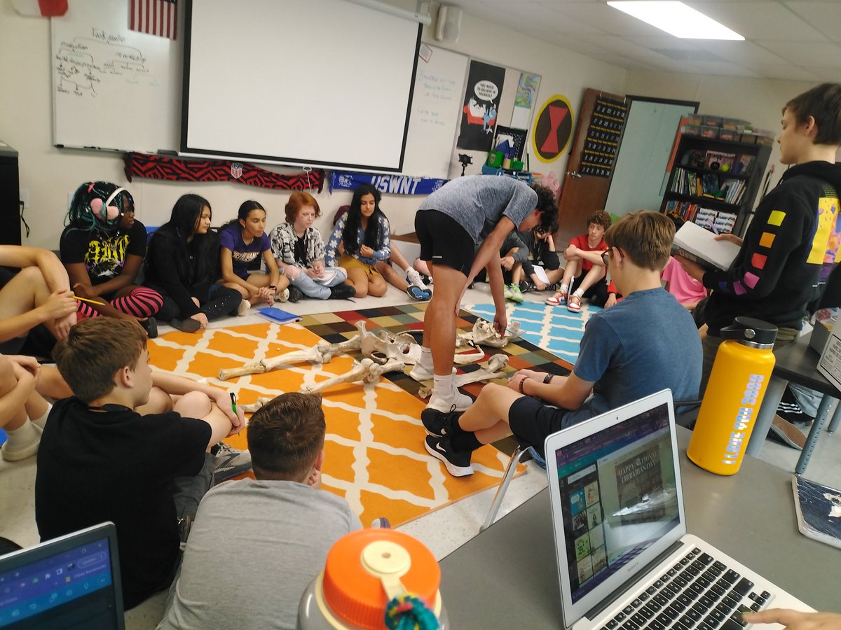FisherFunCISD's tweet image. #ComalGT #WhyGT #TAGT Mysterious creature bones found.  Can we use our critical thinking skills and curiosity to uncover the truth after learning about bone articulation from @DrFisherATC?  GT rocks! @PRMSVipers @SKinginComal @JennineZZ